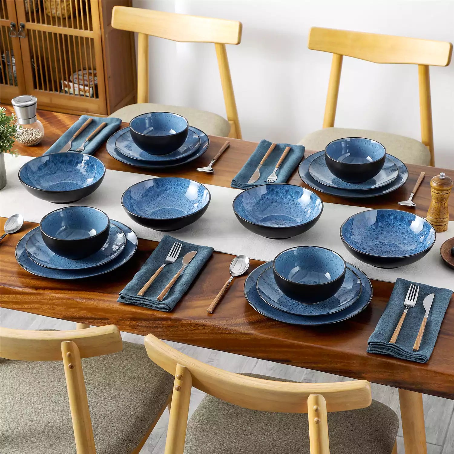 vancasso Bubble 16-Piece Dinnerware Set With Soup Bowls Featuring Glossy Reactive Glaze Bubble Patterns For A Modern Farmhouse Charm - Blue