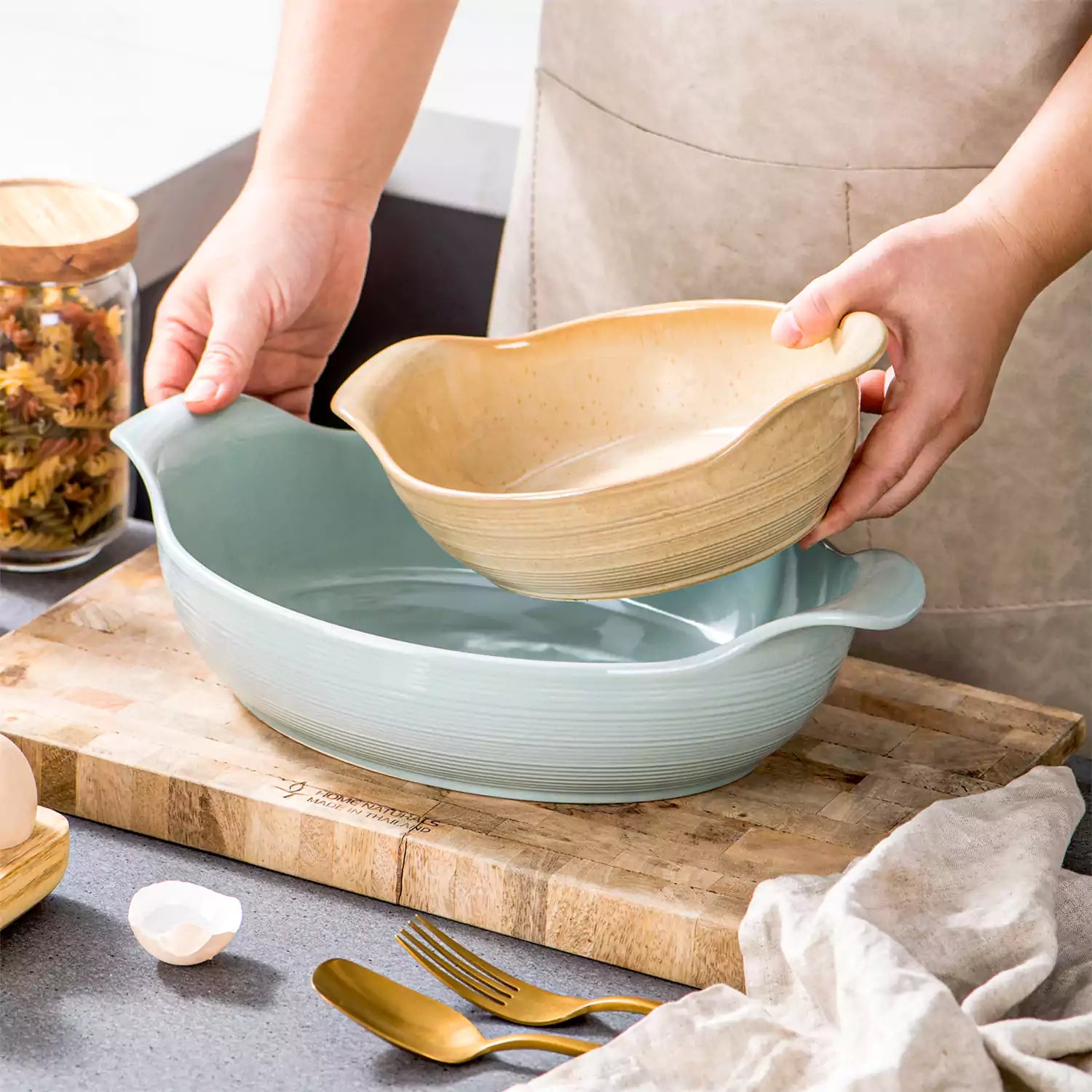 Presti Oval Baking Dishes Set of 2 in Lake Blue & Earthy Brown – versatile stoneware – perfect for roasting chicken with style-vancassso