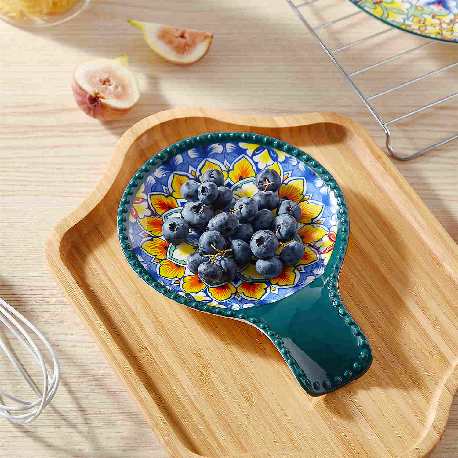 vancasso Simi Spoon Rest Featuring A Vibrant Bohemian Design - Crafted From Durable Porcelain To Keep Your Countertop Clean And Organized While Cooking - Forest Green