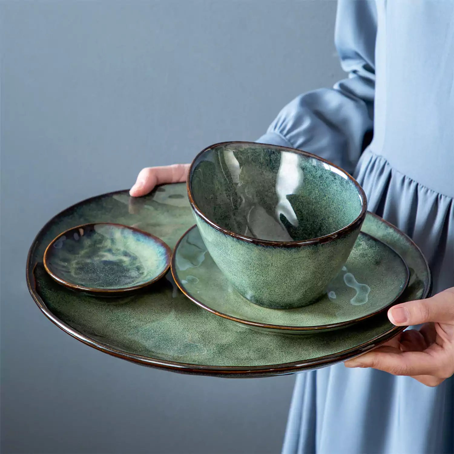 Starry 11-Piece Dinnerware Set with Oval Plates - Bowls - and Serving Dishes in Green Reactive Glaze-vancasso