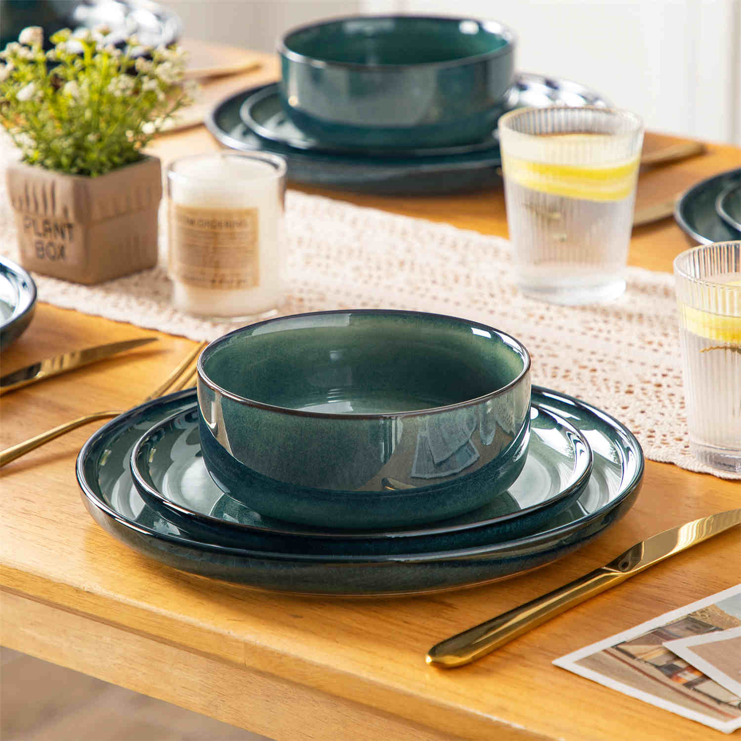 vancasso Starry 18-Piece Dinnerware Set With Straight Edges And A Radiant Reactive Glaze For A Modern Stylish Look - Green