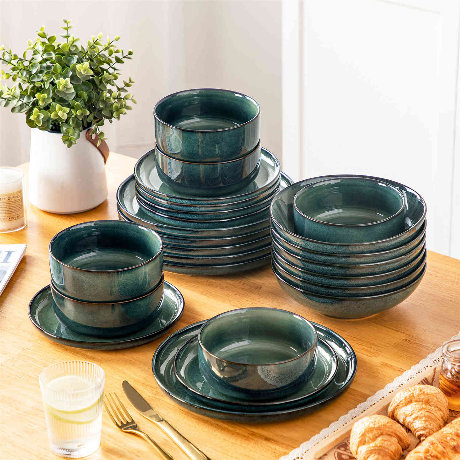 vancasso Starry 24-Piece Dinnerware Set With A Reactive Glaze That Reflects The Depth And Brilliance Of The Night Sky Adding Cosmic Charm To Your Table - Green