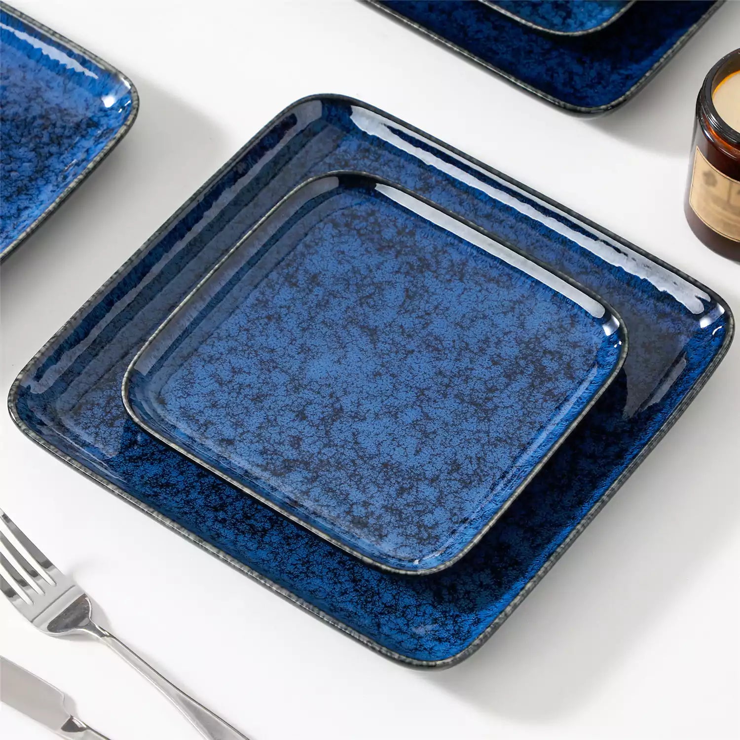 Stern 18-Piece Dinnerware Set With A Stunning Reactive Glaze For A Modern And Elegant Touch - Blue