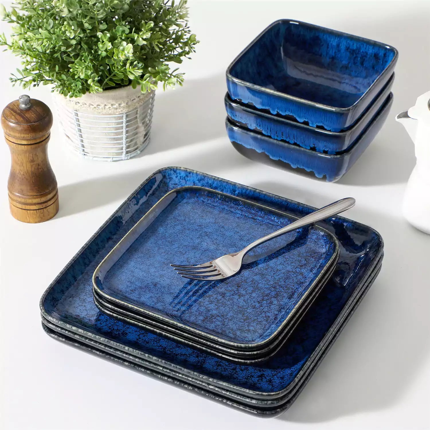 Stern 18-Piece Dinnerware Set With A Stunning Reactive Glaze For A Modern And Elegant Touch - Blue