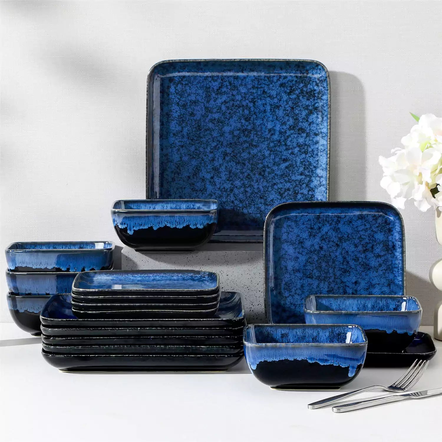 Stern 18-Piece Dinnerware Set With A Stunning Reactive Glaze For A Modern And Elegant Touch - Blue