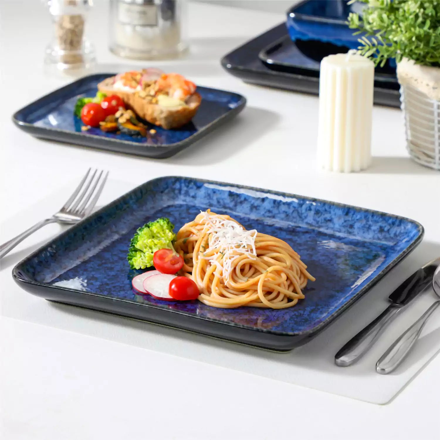 Stern 18-Piece Dinnerware Set With A Stunning Reactive Glaze For A Modern And Elegant Touch - Blue