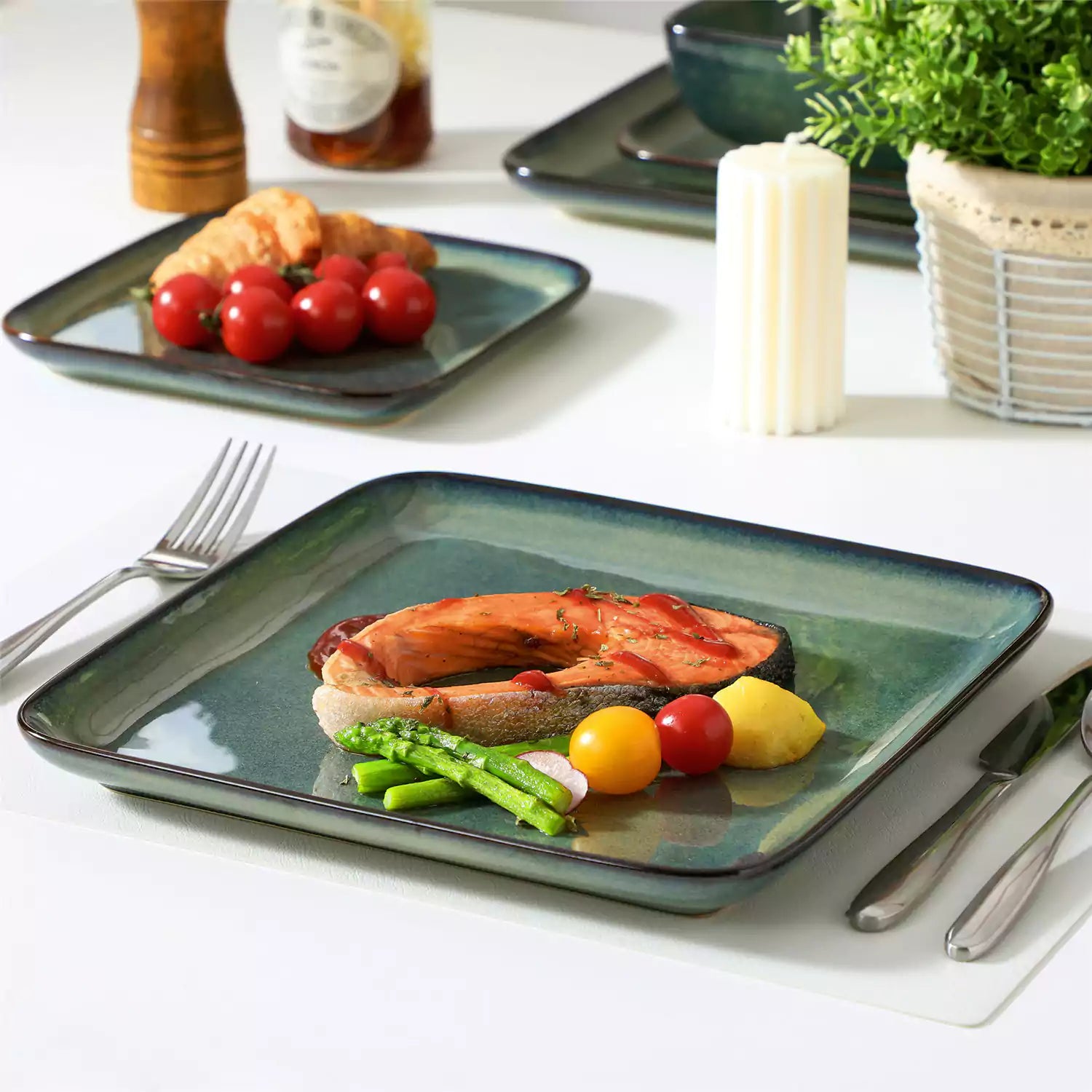 Stern 18-Piece Dinnerware Set With A Stunning Reactive Glaze For A Modern And Elegant Touch - Green