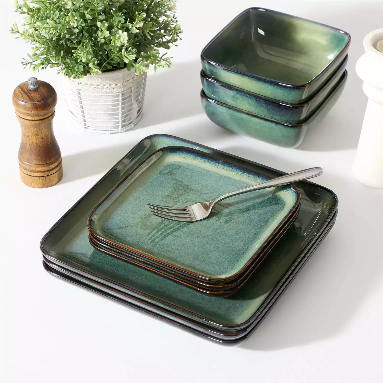 Stern 18-Piece Dinnerware Set With A Stunning Reactive Glaze For A Modern And Elegant Touch - Green